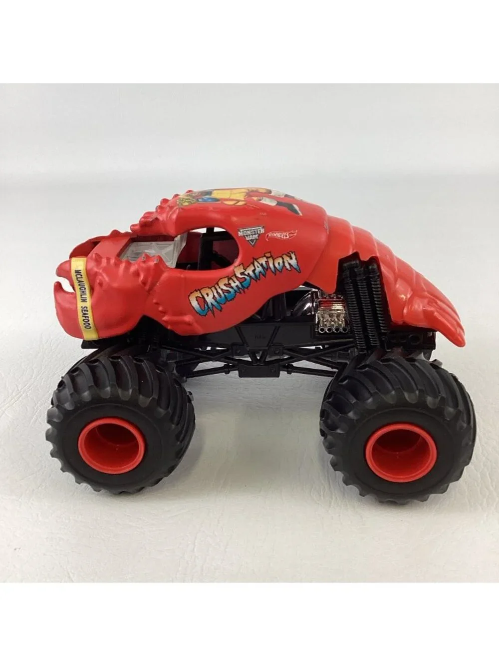 Mattel Crushstation Monster Jam Hot Wheels Large 1:24 Toy Vehicle Lobster Red